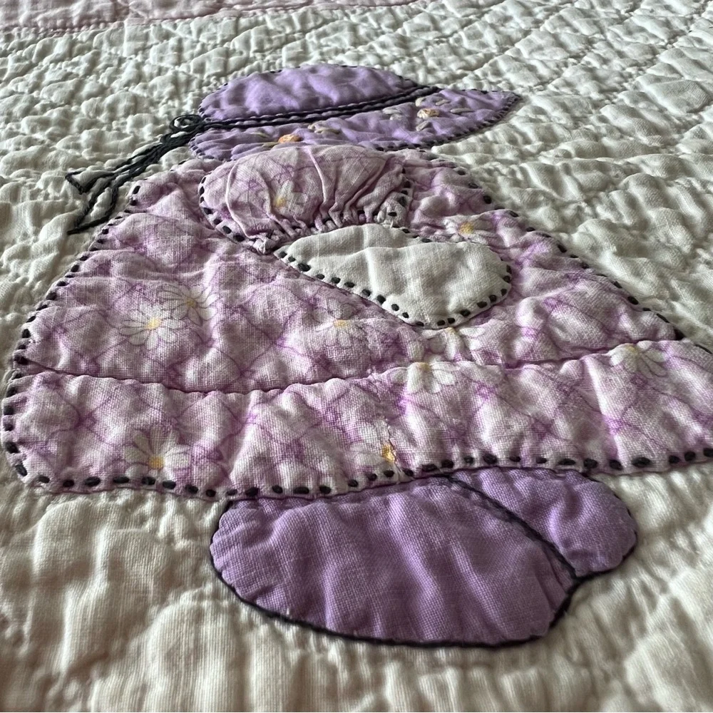 Vintage Sunbonnet Sue Baby Quilt Hand-Quilted – 39” x 51”